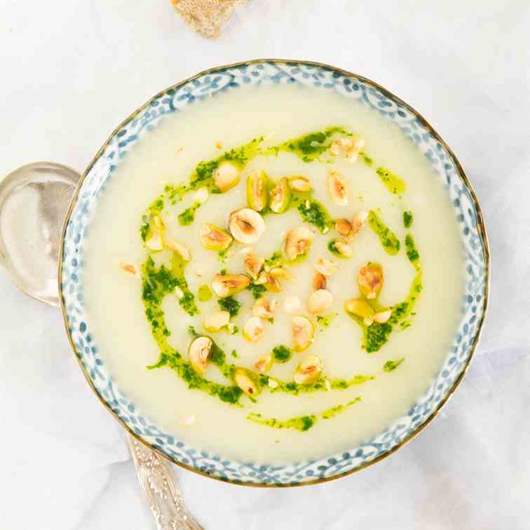 Celeriac soup with parsley and hazelnuts