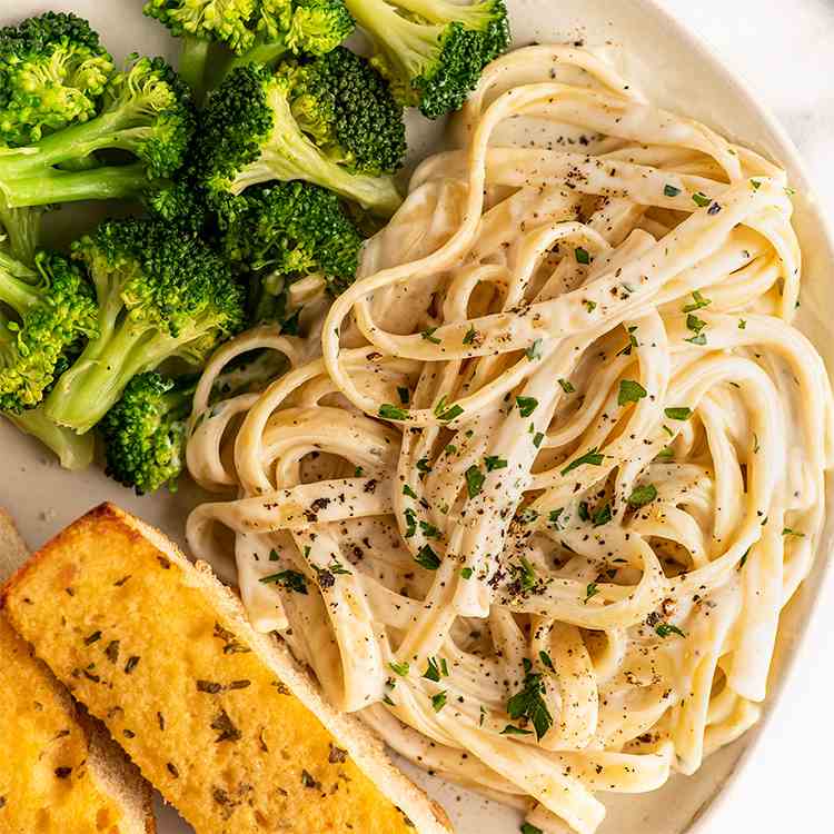 Quick and Easy Fettuccine Alfredo for One