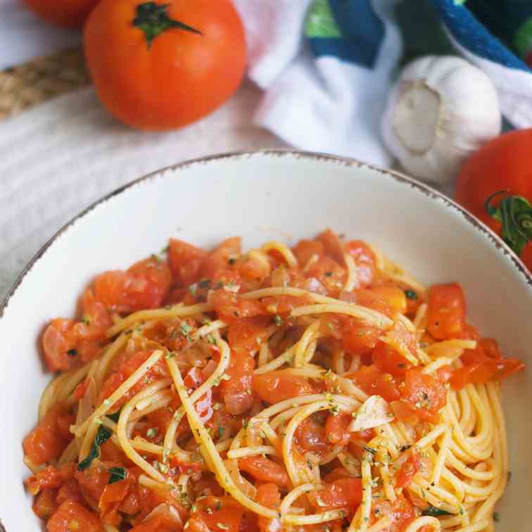 Simple Pasta With Tomatoes And Capers