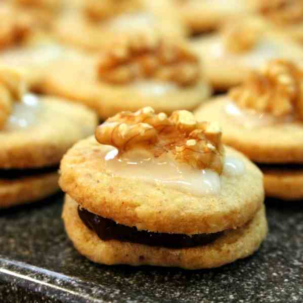 Walnut Double-decker Cookies