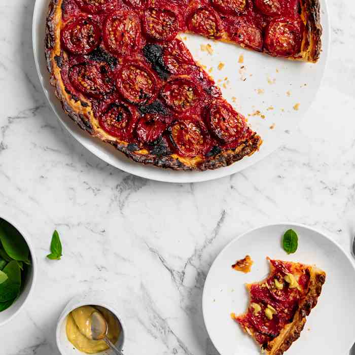 Easy Tomato Tart with Puff Pastry