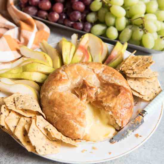 Apricot Baked Brie in Puff Pastry