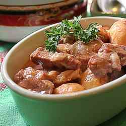 Stew arrowroots with pork