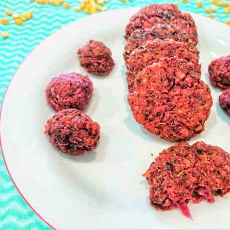 Beetroot fritters with lentils 