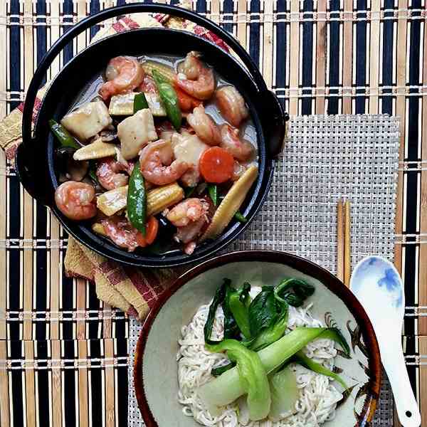 Braised seafood noodles