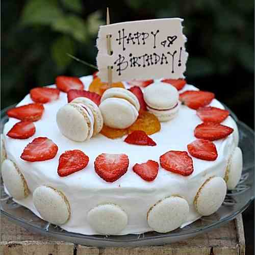 Strawberries & Cream Mac-O-range Cake