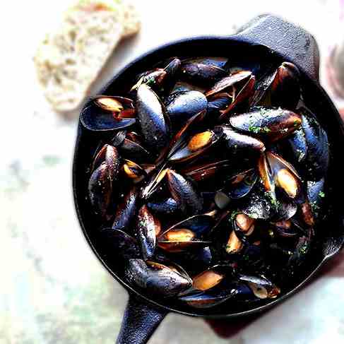 Mussels in buttery miso broth