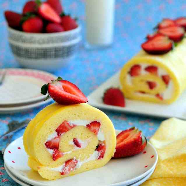Strawberry and Cream Swiss Roll (草莓奶油瑞士卷)