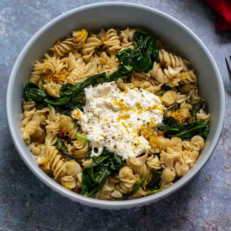 Baby Spinach and Burrata Cheese Pasta